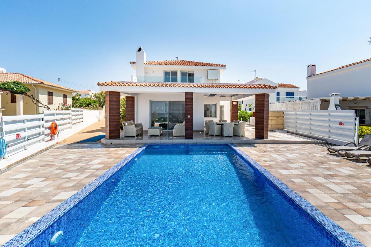 Beach Front Aqua Marina By Ezoria Villas Paralimni Ngoại thất bức ảnh