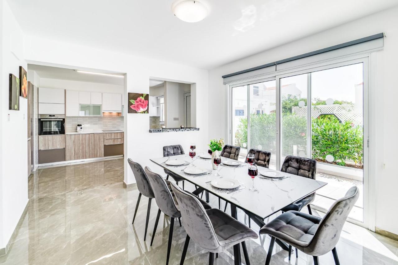 Beach Front Aqua Marina By Ezoria Villas Paralimni Ngoại thất bức ảnh