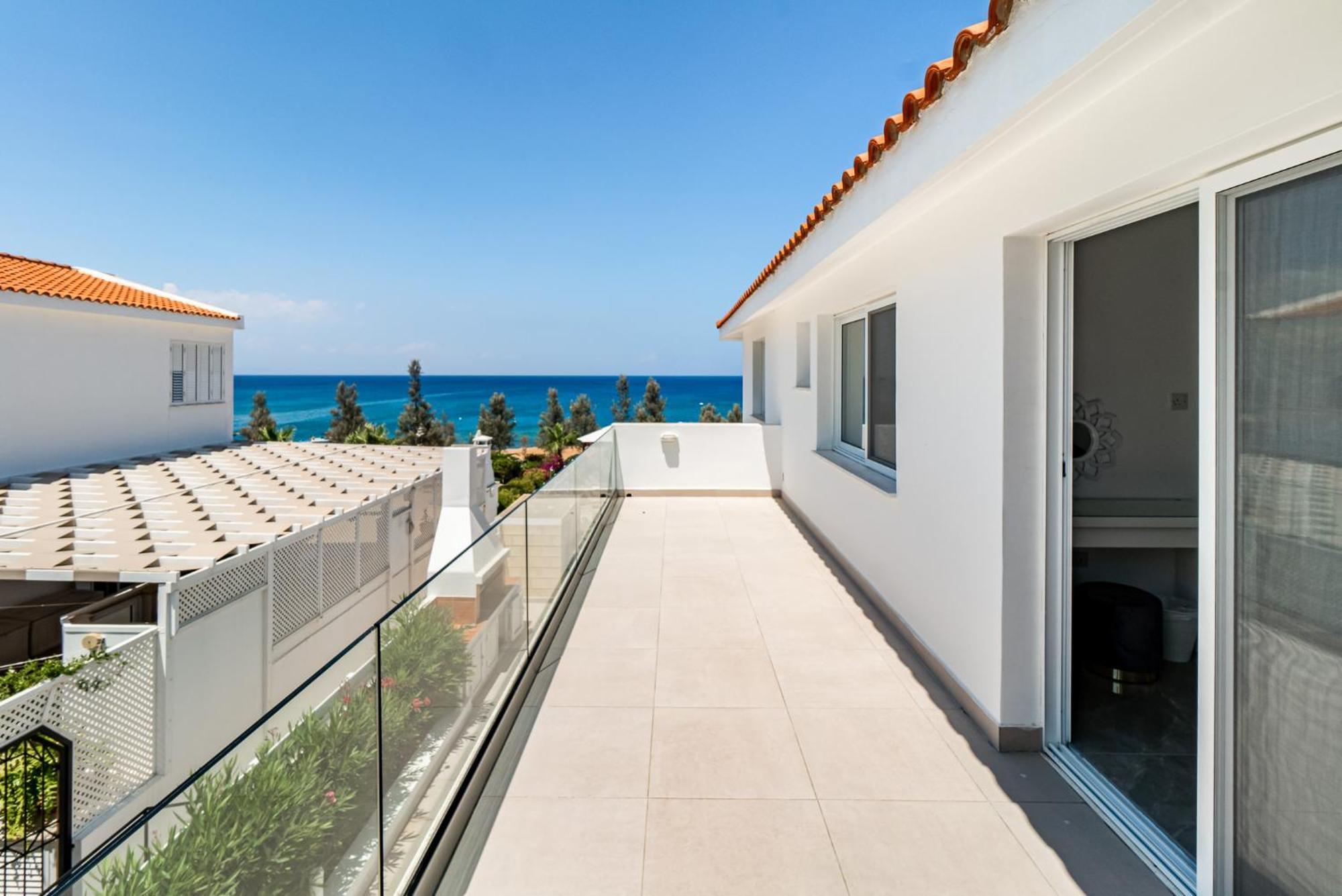 Beach Front Aqua Marina By Ezoria Villas Paralimni Ngoại thất bức ảnh