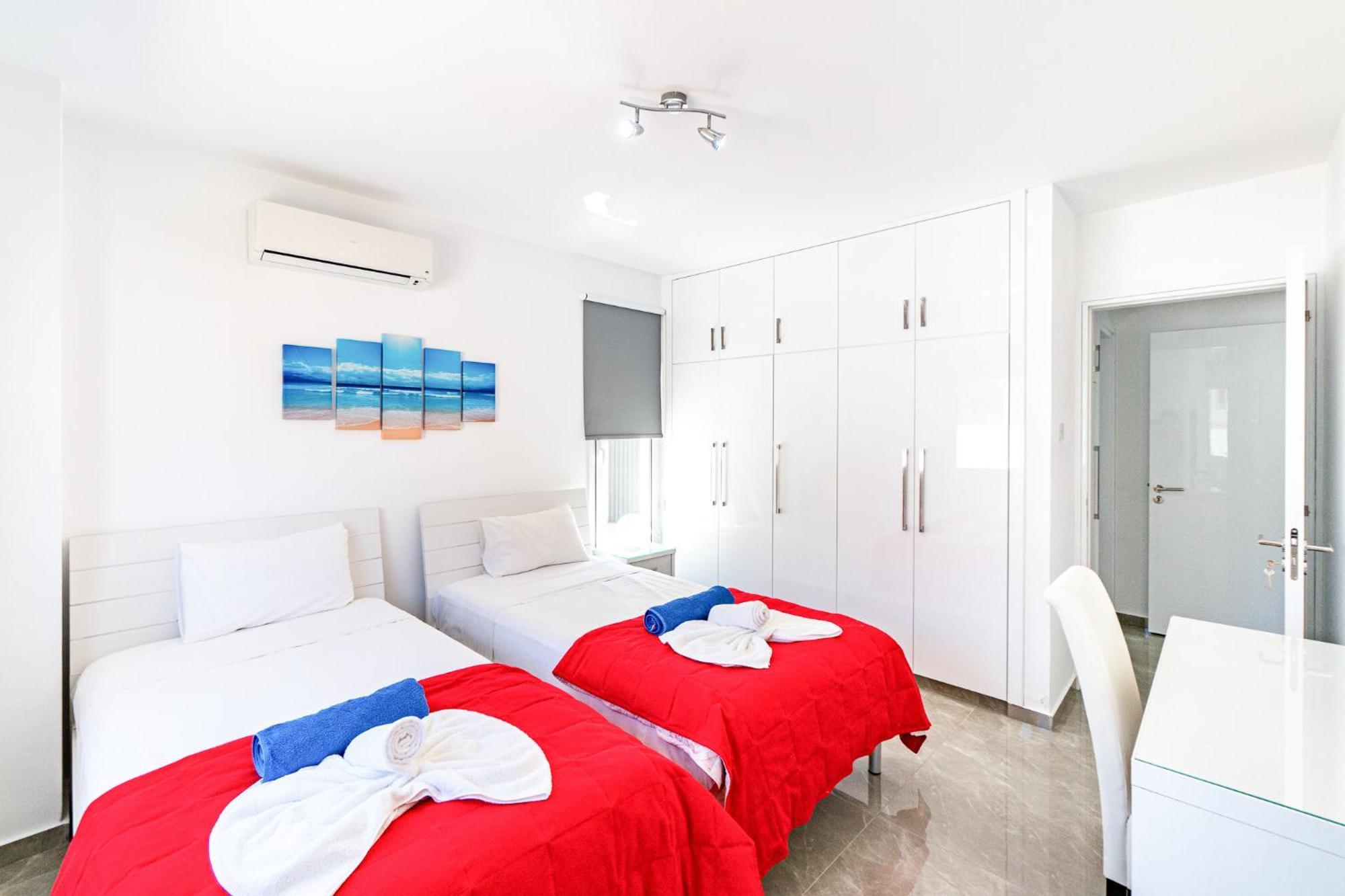 Beach Front Aqua Marina By Ezoria Villas Paralimni Ngoại thất bức ảnh