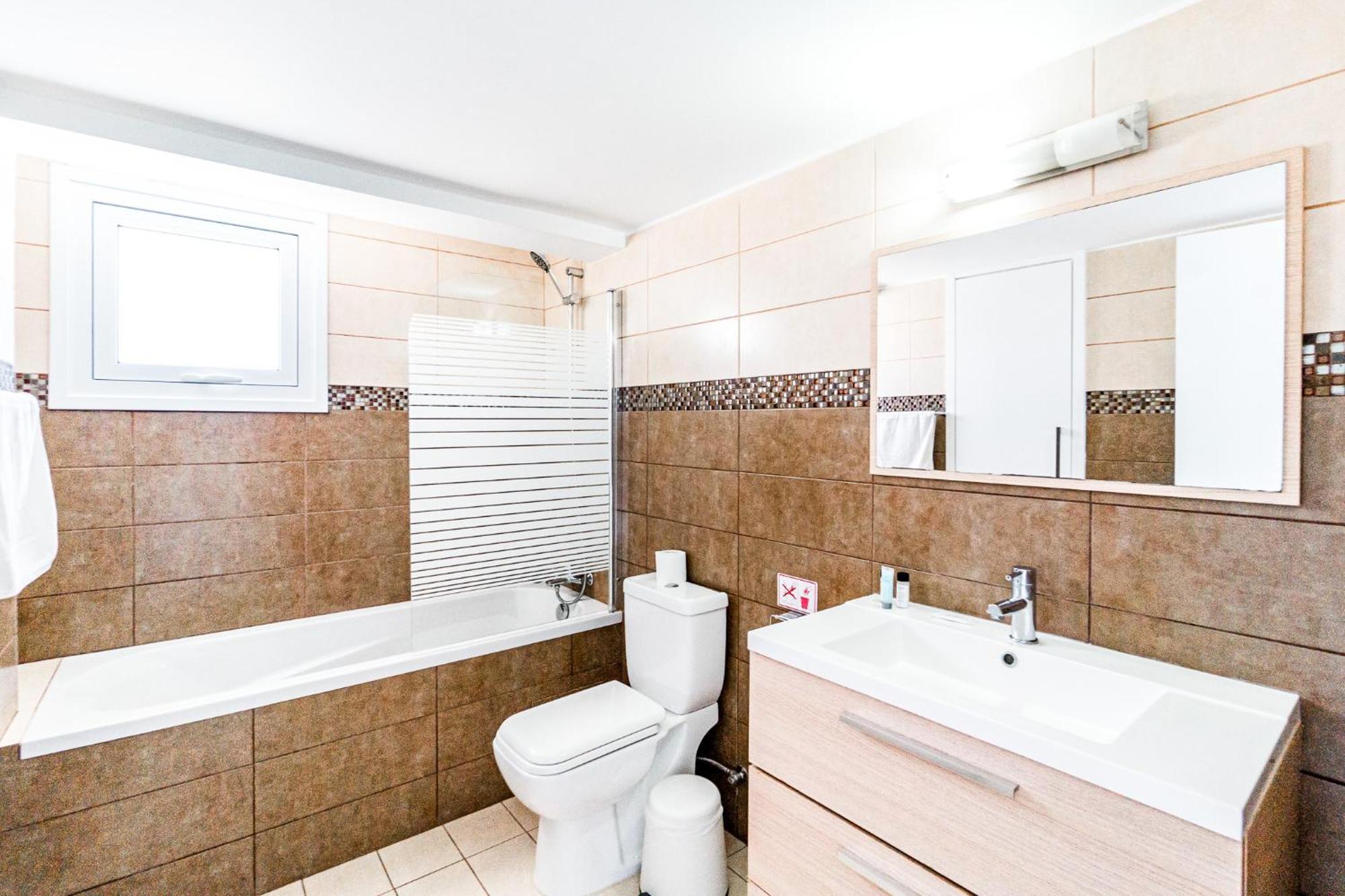 Beach Front Aqua Marina By Ezoria Villas Paralimni Ngoại thất bức ảnh